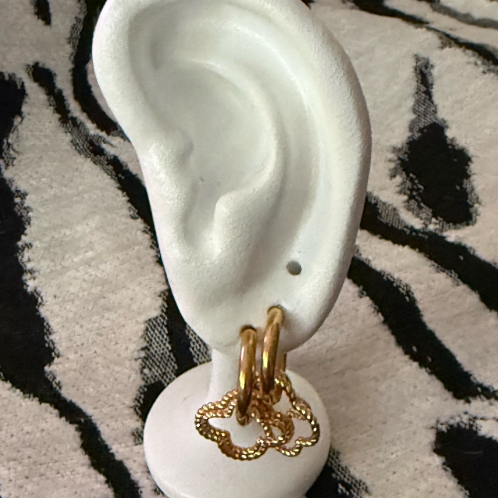 Elegant Gold Tone Hoop Earrings made by Style Jewelry